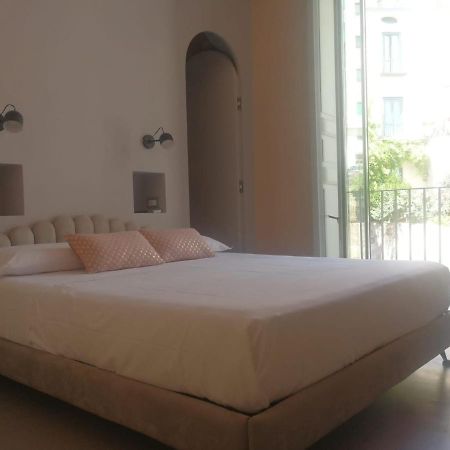Luciani 33 Luxury Rooms ซาแลร์โน ภายนอก รูปภาพ