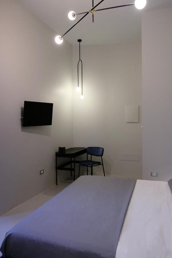 Luciani 33 Luxury Rooms ซาแลร์โน ภายนอก รูปภาพ