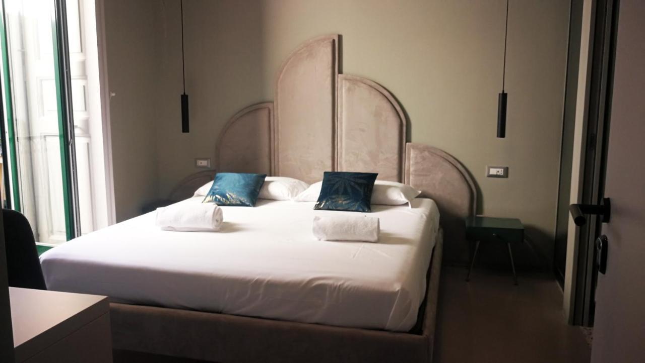 Luciani 33 Luxury Rooms ซาแลร์โน ภายนอก รูปภาพ