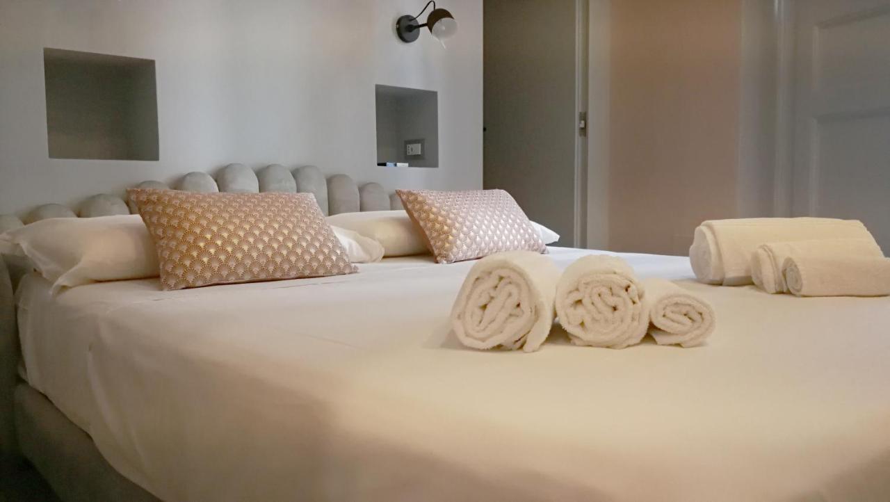 Luciani 33 Luxury Rooms ซาแลร์โน ภายนอก รูปภาพ