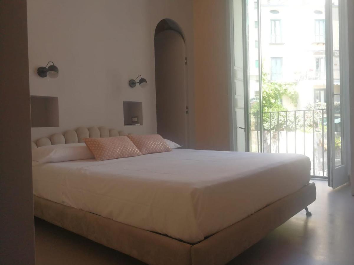 Luciani 33 Luxury Rooms ซาแลร์โน ภายนอก รูปภาพ