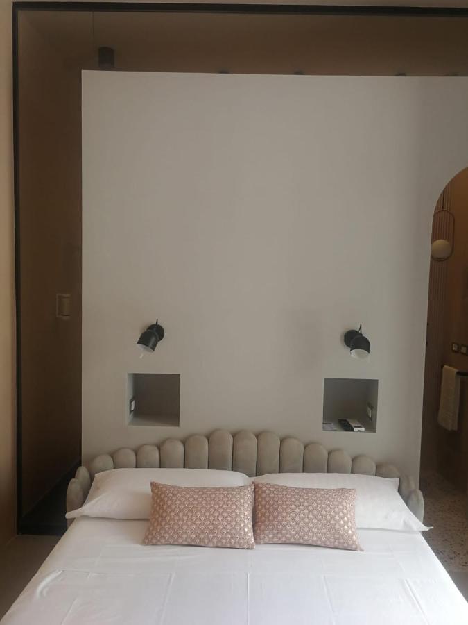 Luciani 33 Luxury Rooms ซาแลร์โน ภายนอก รูปภาพ