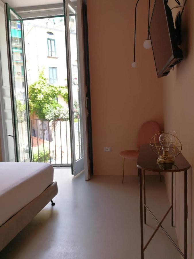 Luciani 33 Luxury Rooms ซาแลร์โน ภายนอก รูปภาพ